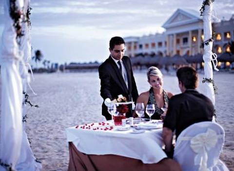 Romantic Dinners At Grand Hotel Paraiso Amenities